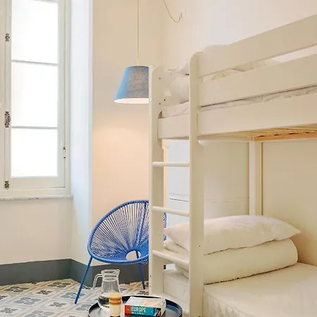 Costello Хостел *